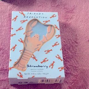 NEW Makeup Revolution X Friends Lobster Bath Fizzer Strawberry scent in Box